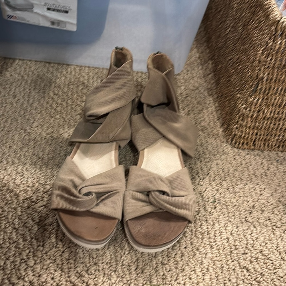 Eileen Fisher Women's 8 Tan Zanya Mesh Knot Wedge‎ Sandals Minimalist Comfort